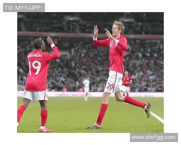 历史级足球巨星传奇回顾：从起步到巅峰的荣耀与挑战